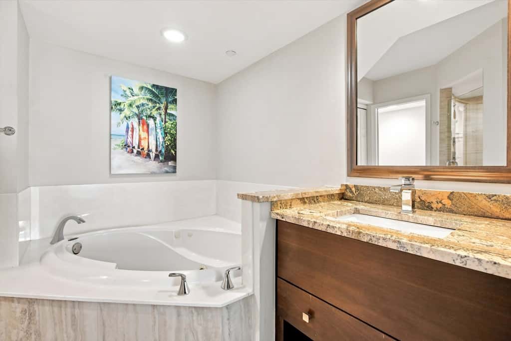 Beachfront Bliss, Cozy Condo with Patio, Pool & Stunning Views!