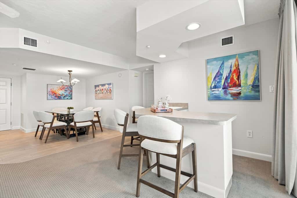 Beachfront Bliss, Cozy Condo with Patio, Pool & Stunning Views!