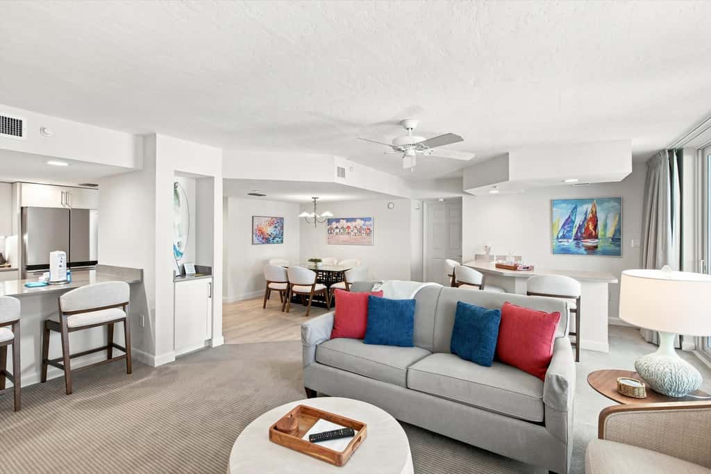 Beachfront Bliss, Cozy Condo with Patio, Pool & Stunning Views!