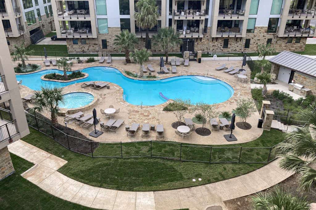 Dog-friendly & spacious condo with lake views, large balcony, & Pool