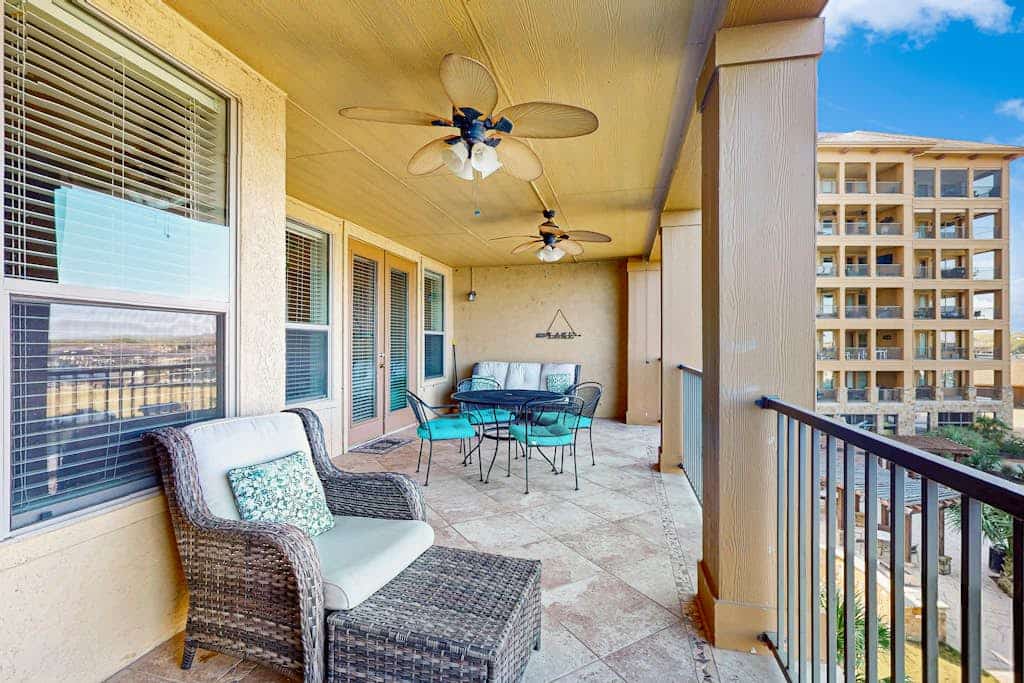 Dog-friendly & spacious condo with lake views, large balcony, & Pool