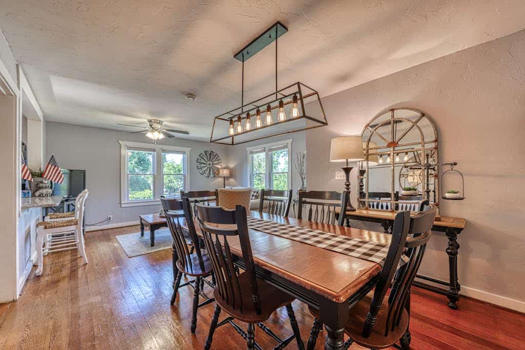 Dog-friendly home w/ pergola, free WiFi & full kitchen
