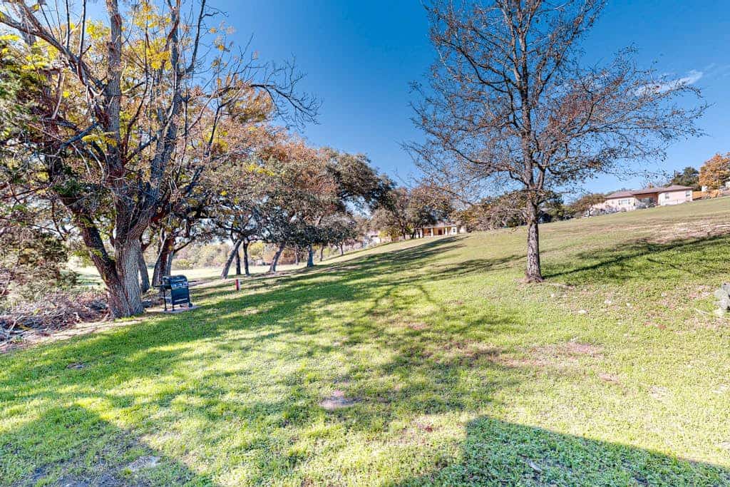 Golf course-view home with yard, grill, AC, & W/D - dog-friendly