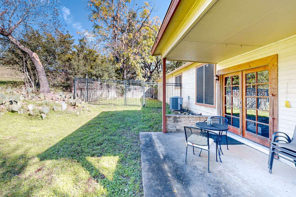 Golf course-view home with yard, grill, AC, & W/D - dog-friendly