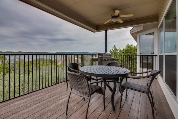 Wonderful lake-view home with game room & firepit