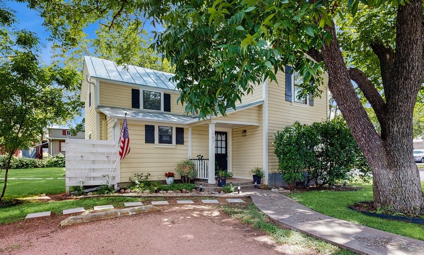 Beautiful two-level farmhouse w/ garden views, free WiFi, & outdoor dining area