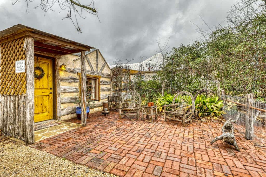 Three lovely homes, group-/family-friendly, near downtown, 2 dogs OK