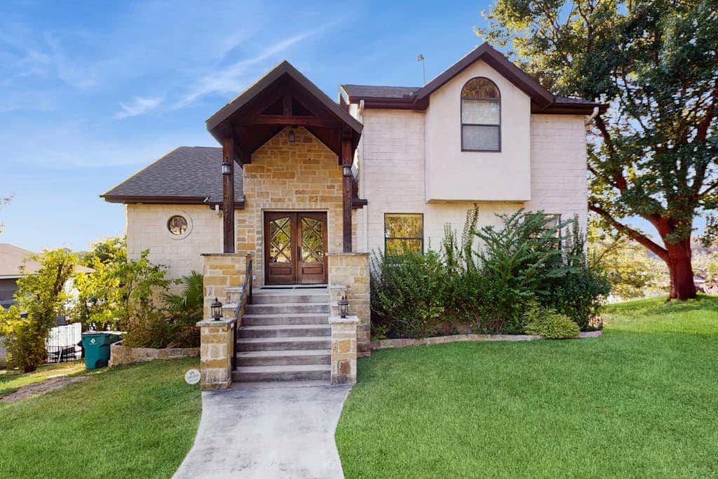 Opulent Waterfront 118B