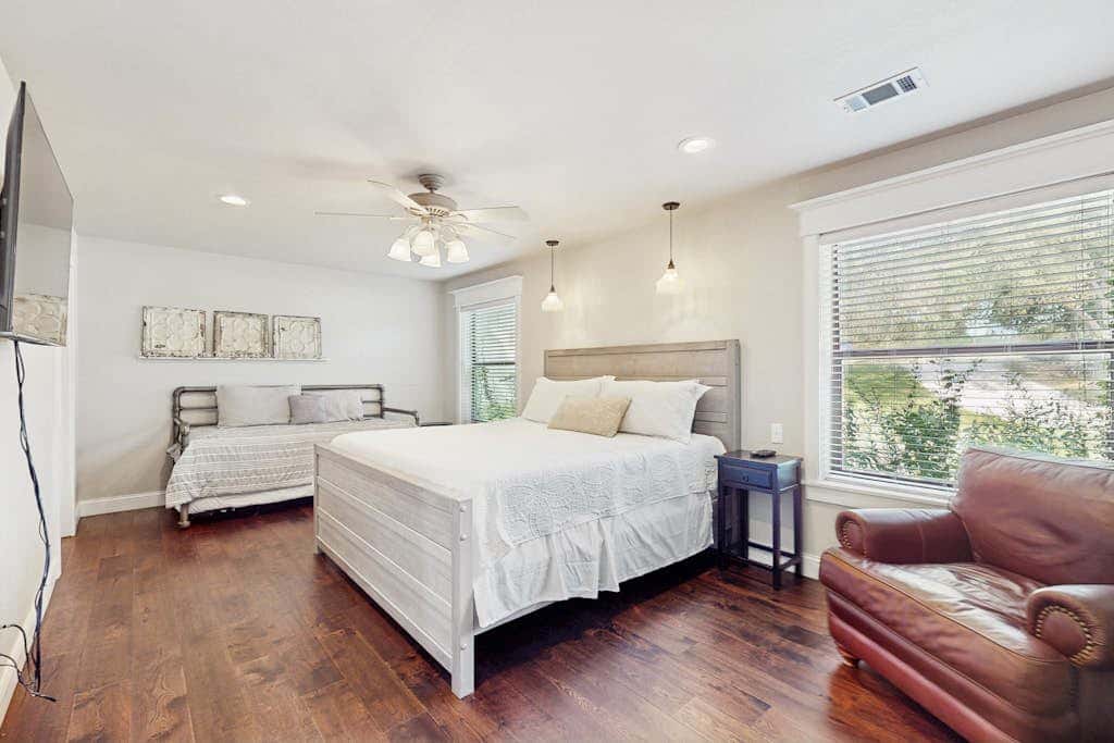 Opulent Waterfront 118B