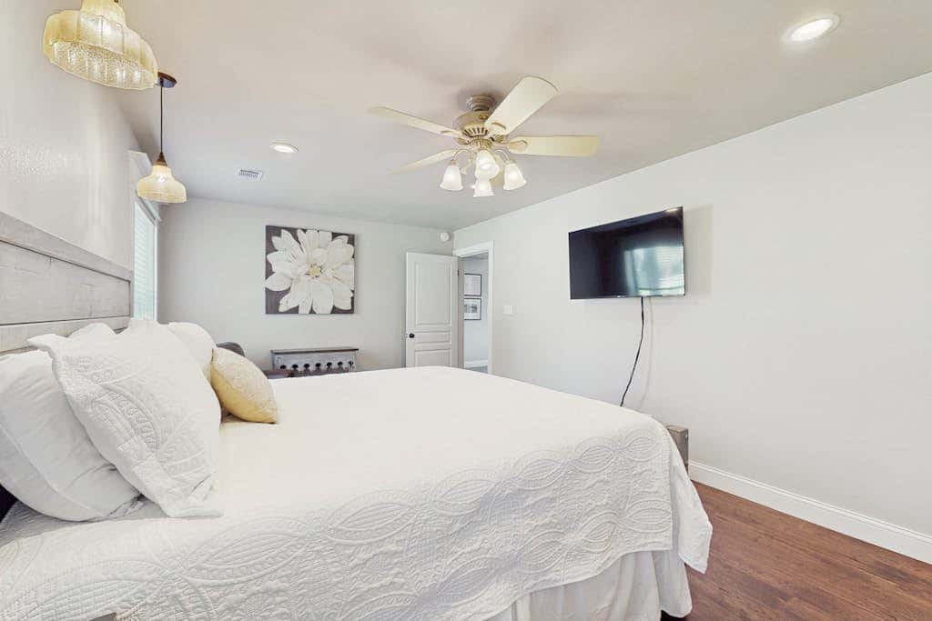 Opulent Waterfront 118B