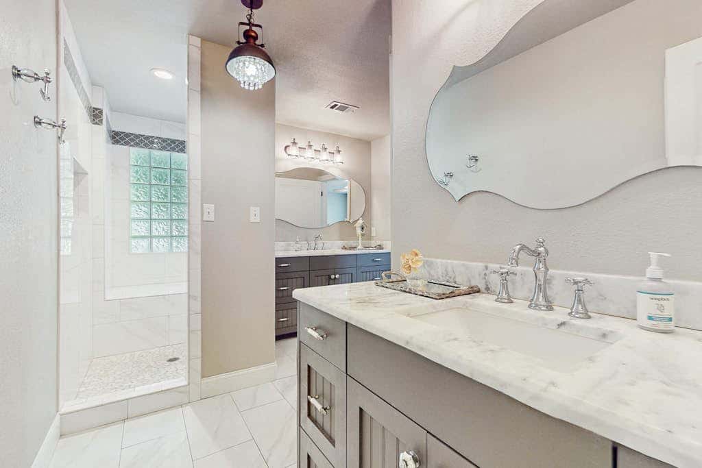 Opulent Waterfront 118B