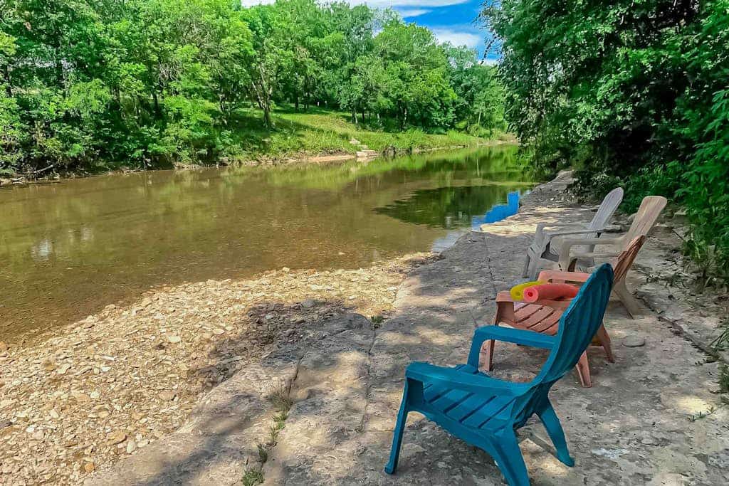 Relaxing family-friendly home - firepit, playground & river access