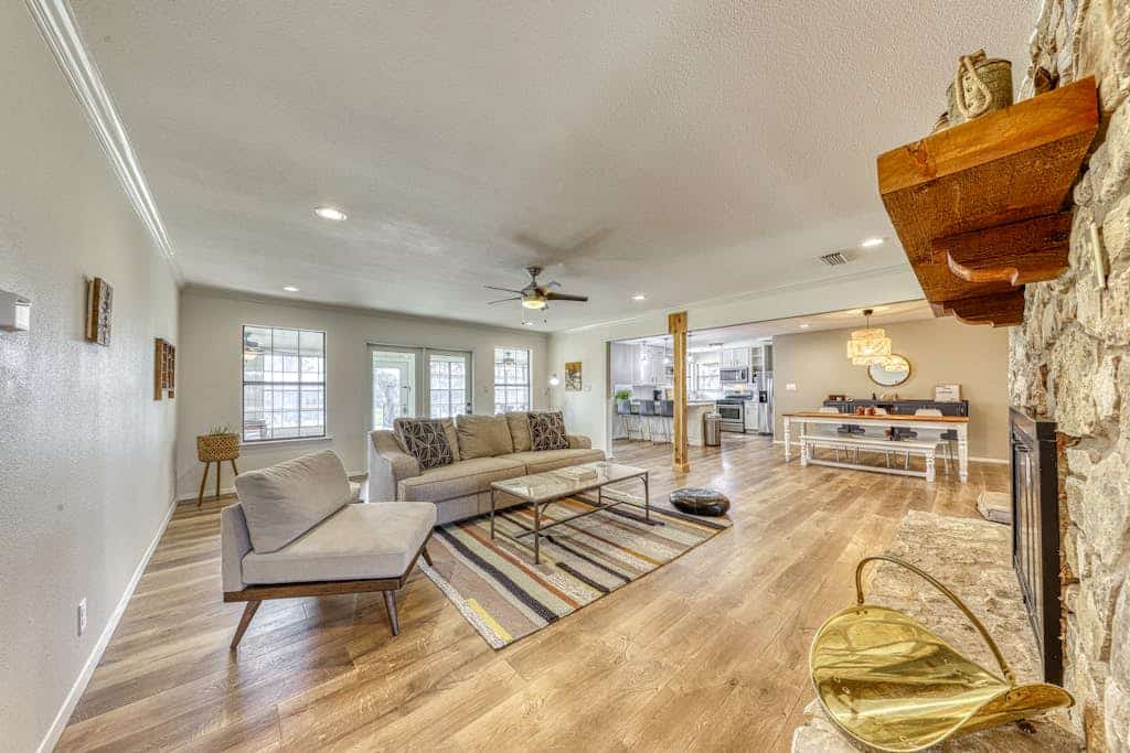 Relaxing family-friendly home - firepit, playground & river access