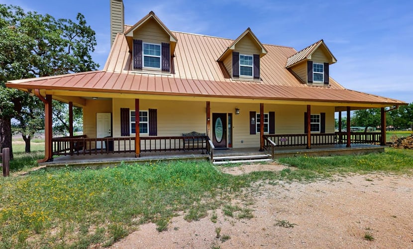Waterfront home with kayak, view, fire pit & WiFi - dog-friendly