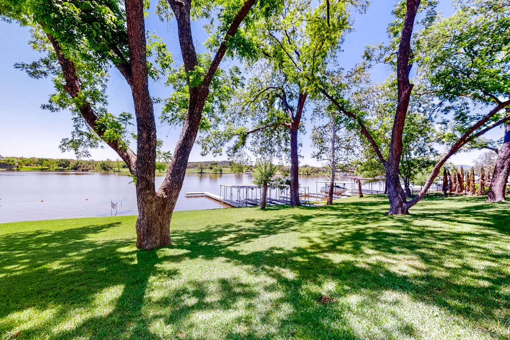 Sunny Days Lake Retreat