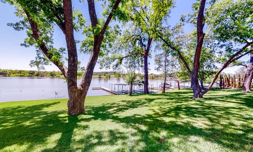 Lakefront dog-friendly home with central AC, dock, scenic patio and two kayaks