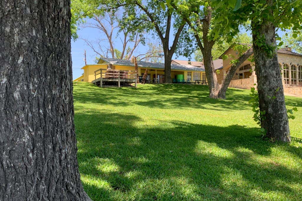 Sunny Days Lake Retreat