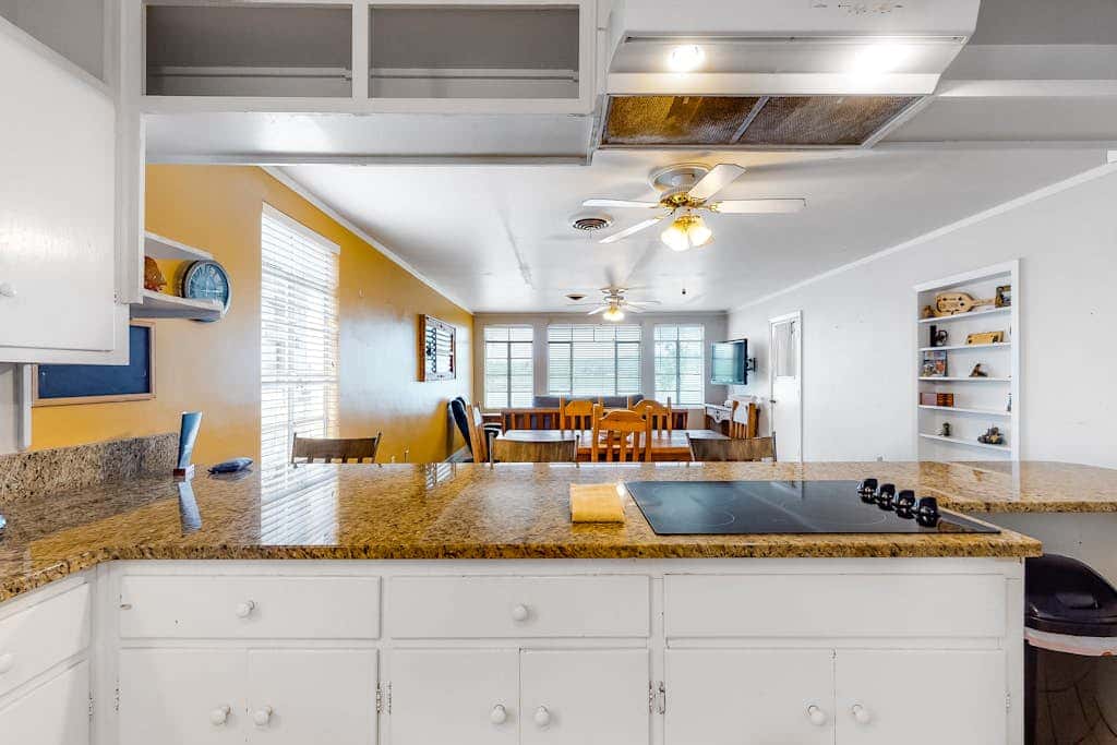 Sunny Days Lake Retreat