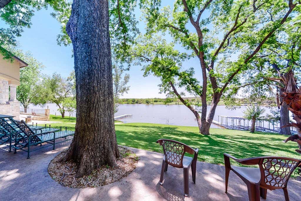 Sunny Days Lake Retreat
