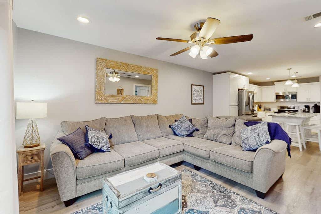 Lakefront Condo | 3BR | Pool | Balcony | Horseshoe Bay
