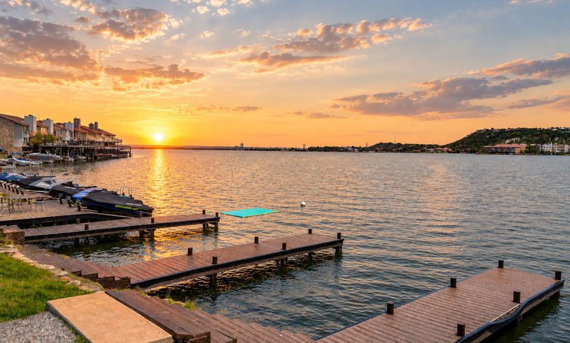 Lakefront Condo | 3BR | Pool | Balcony | Horseshoe Bay