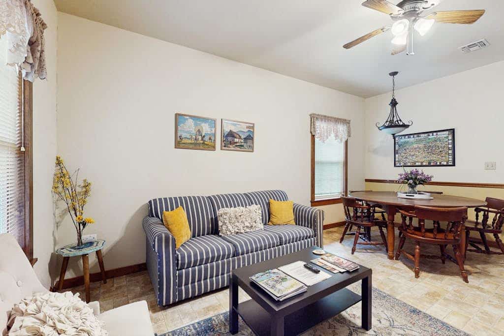 Cozy & Cute Cabin with Fenced Patio, Grill, AC & WiFi - Walkable Locale