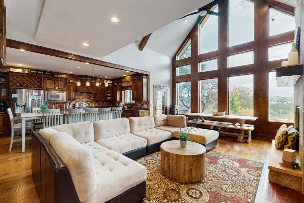 Spicewood Sunset Lake Villa