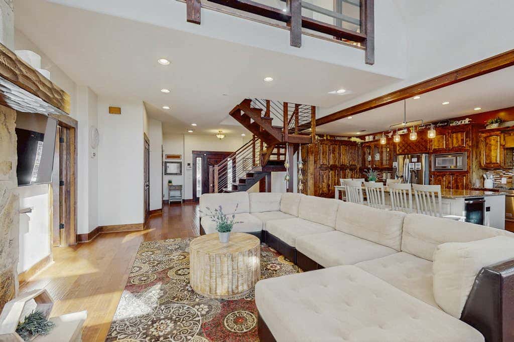 Spicewood Sunset Lake Villa