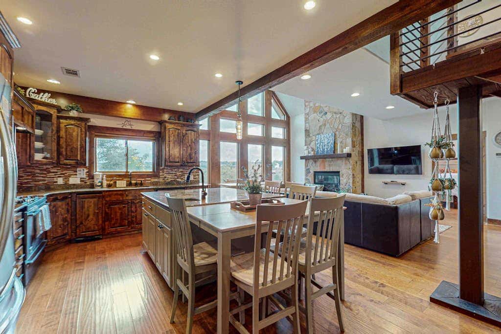 Spicewood Sunset Lake Villa