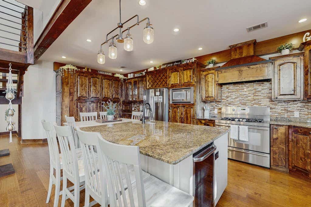 Spicewood Sunset Lake Villa