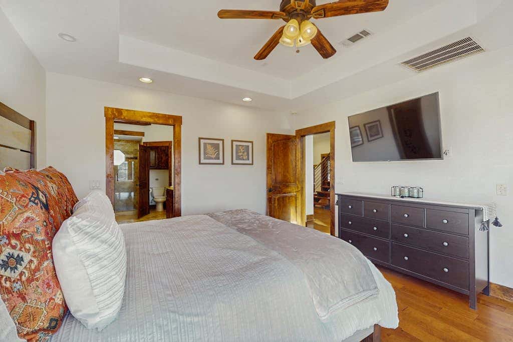 Spicewood Sunset Lake Villa