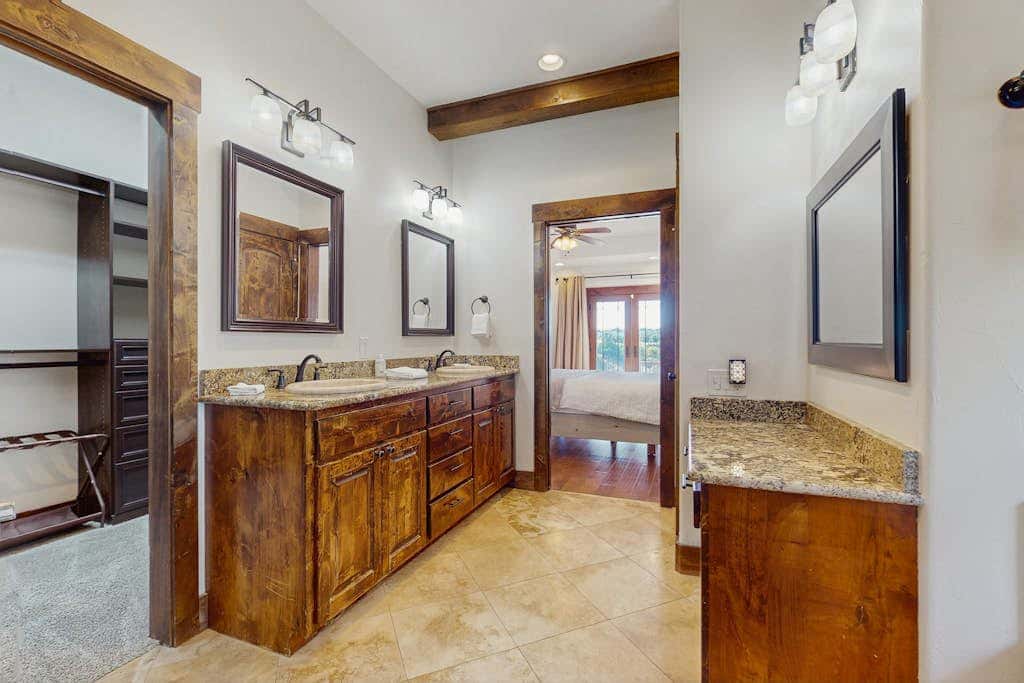 Spicewood Sunset Lake Villa
