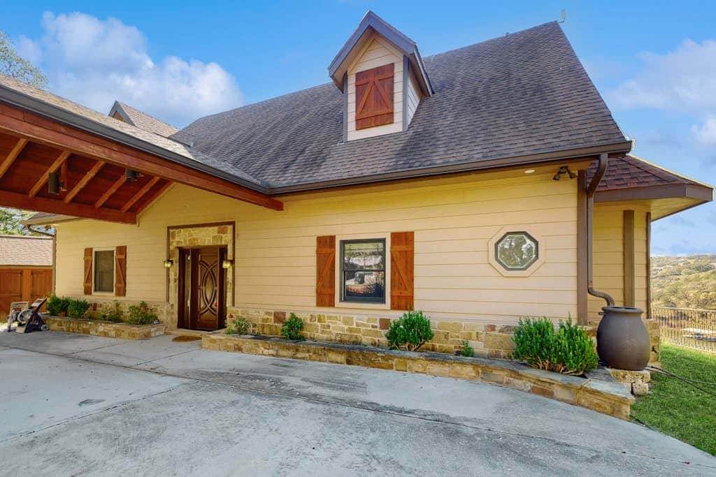 Spicewood Sunset Lake Villa