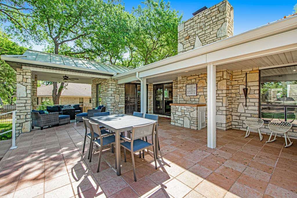 Spacious & elegant 4BR haven with huge yard, golf course view