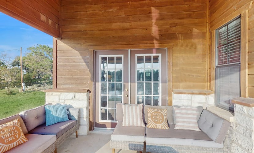 Ranch home with hot tub on 7 secluded acres - minutes to downtown Fredericksburg