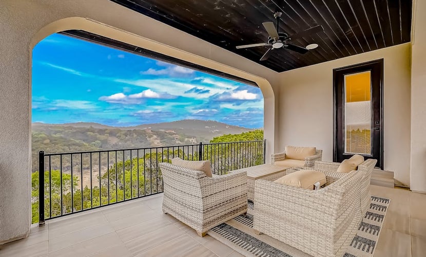 Exquisite dog-friendly home with balcony, enclosed yard, central AC, & W/D