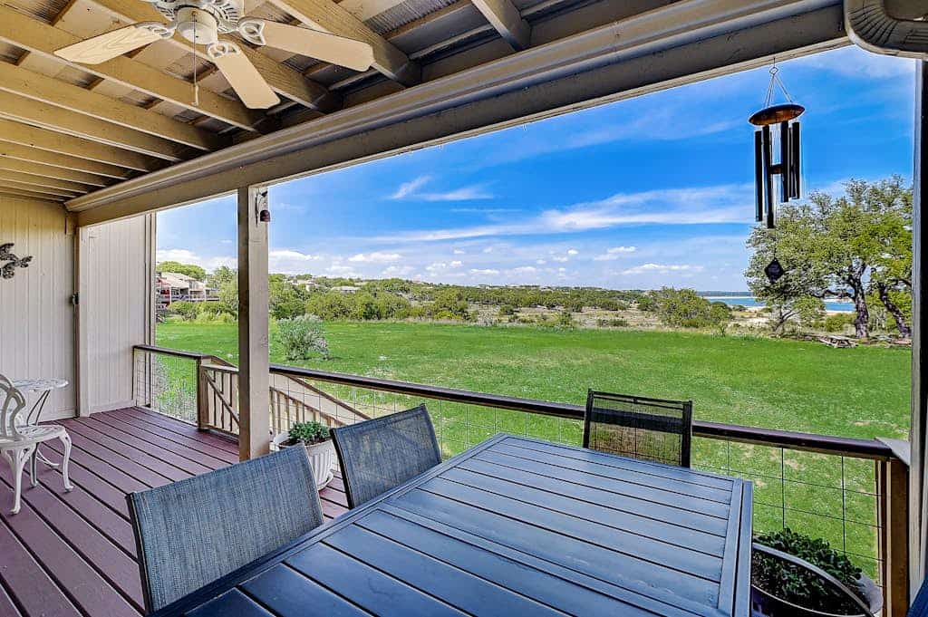 2-story townhouse with balcony, outdoor pool, tennis, grill, basketball, & AC