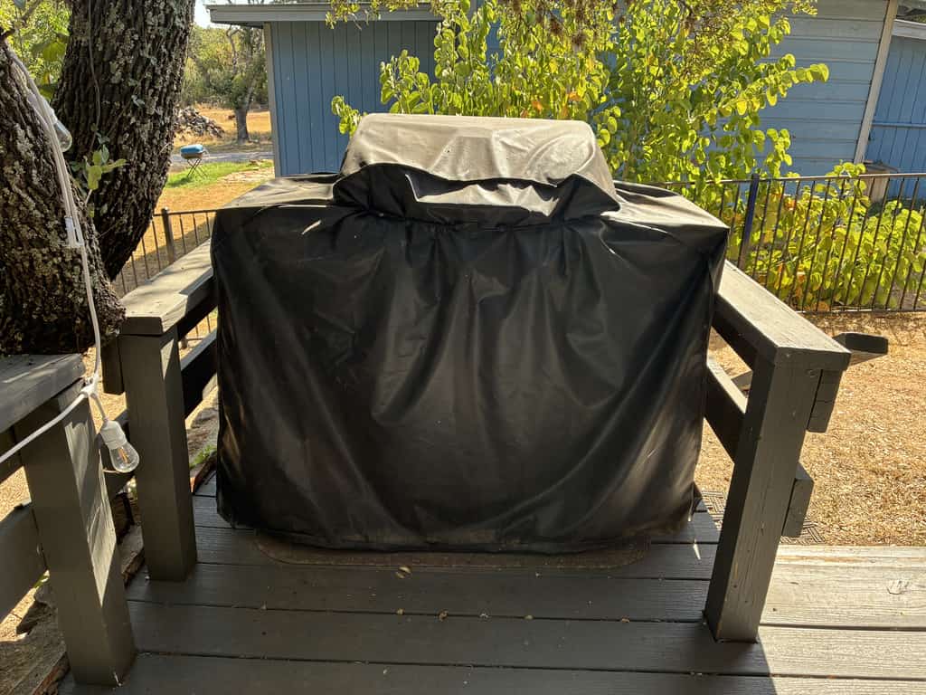 Cozy dog-friendly house near water with enclosed yard, grill, & equipped kitchen