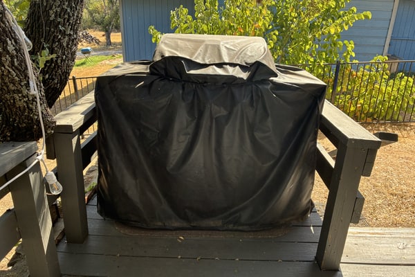 Cozy dog-friendly house near water with enclosed yard, grill, & equipped kitchen