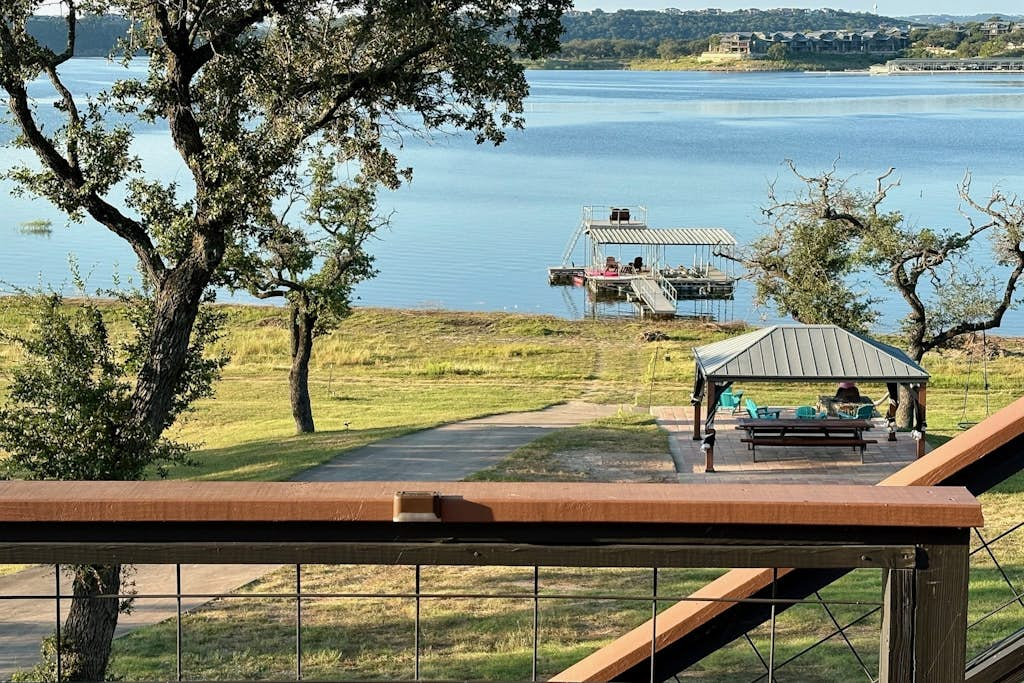 Lakefront Cottage