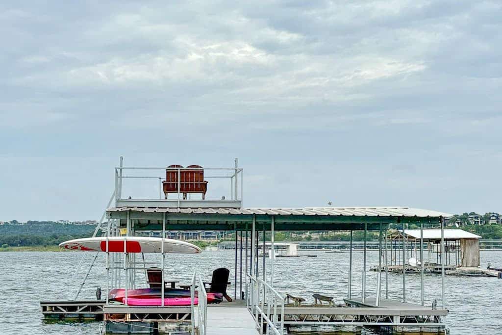 Waterfront home w/open layout kitchen, lg deck, W/D, Private dock with kayaks,