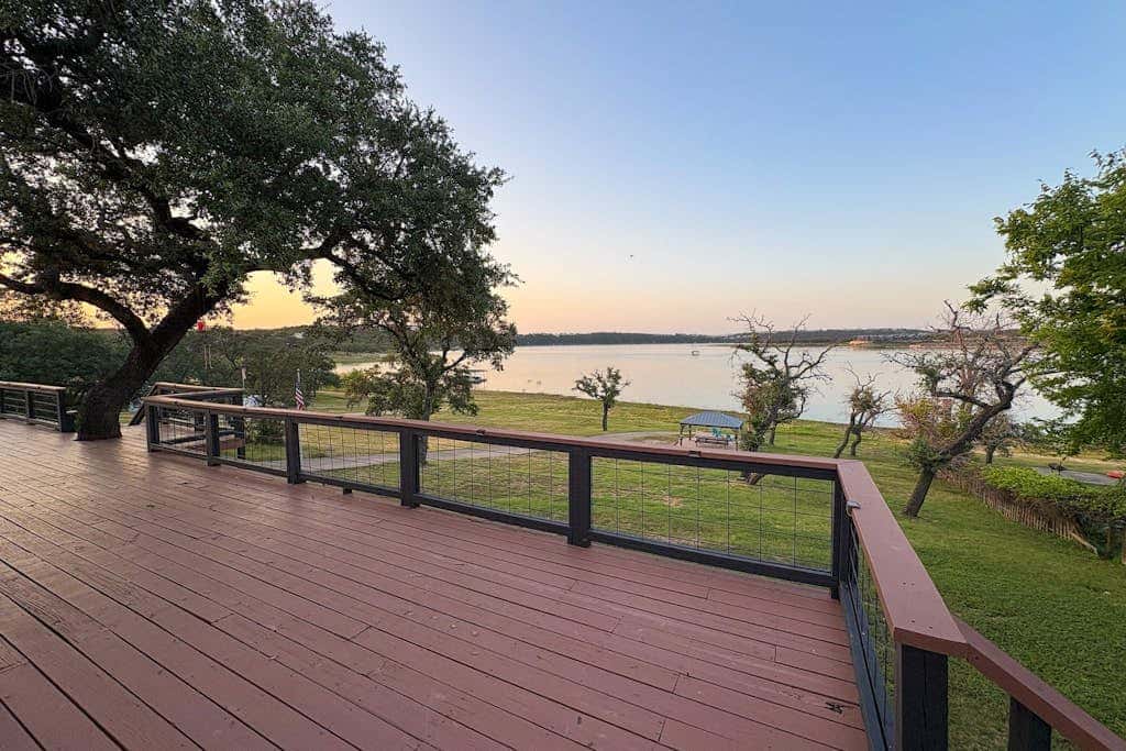 Lakefront Cottage