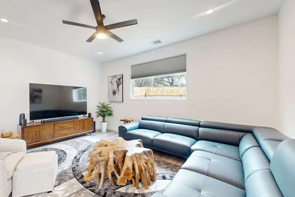 Modern Lago Vista home with balcony, patio, gas grill, WIFI, and AC