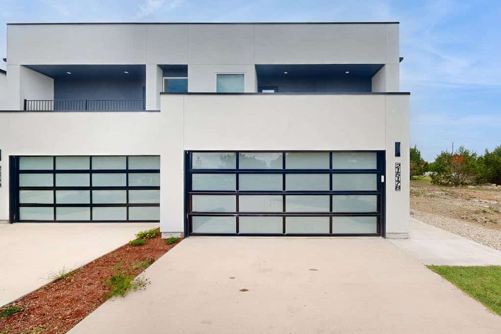 Modern Lago Vista home with balcony, patio, gas grill, WIFI, and AC