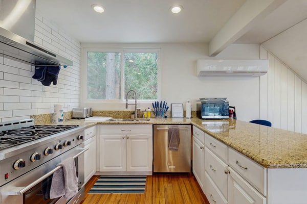 Dog-OK, updated home with WiFi, Sauna, game room - close to lakes & hiking
