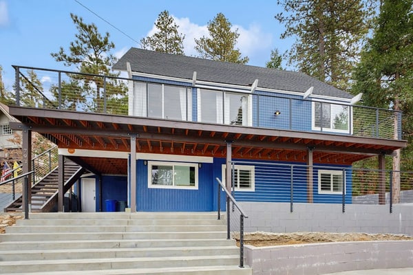 Dog-OK, updated home with WiFi, Sauna, game room - close to lakes & hiking