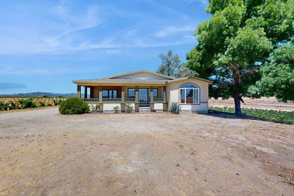 Wine Enthusiast Escape w/ Vineyard Views - 7 Miles to Downtown