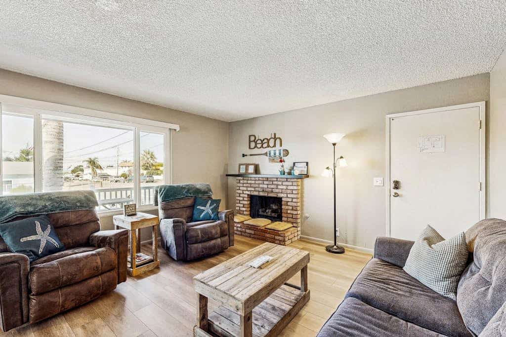 Terrific home close to the beach, restaurants, parks, and activities w/free WiFi