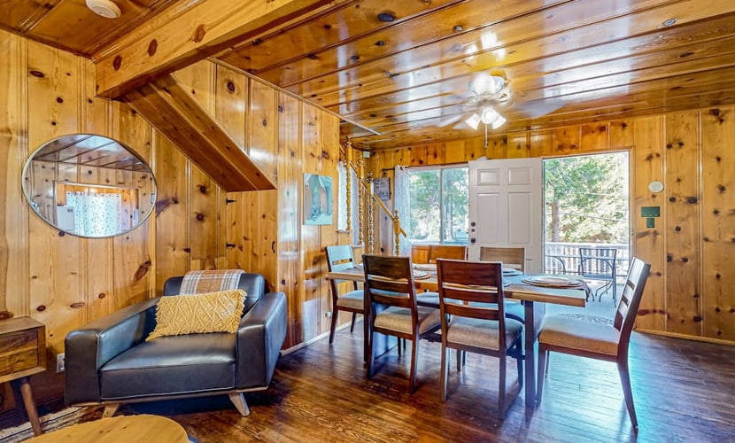 Bohemian, peaceful dog-friendly cabin with mountain views, large yard, and games