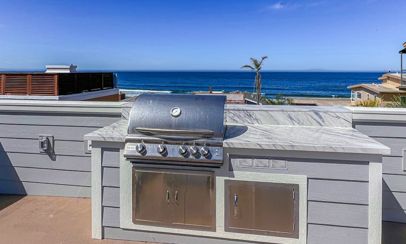 Beautiful Oceanview home with outdoor grill and spacious rooftop